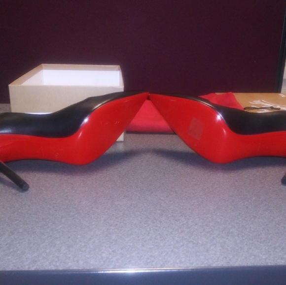 Louboutin pumps - Picture 5 of 8
